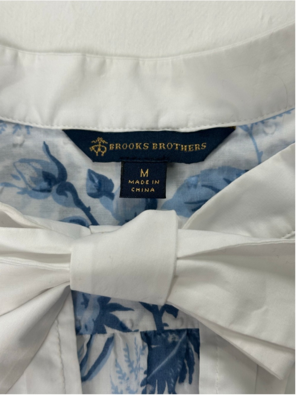 Brooks Brothers Blue Toile Cotton Tie-Neck Blouse White Bib Floral Top Size M - Picture 7 of 12
